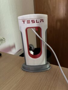 en kammerat bestilte denne tesla ladestander til mobilen. hvilket jeg synes der kom et godt print ud af.