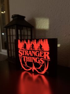 Jeg har kreeret min egen stranger things lampe som illustrerer min lidt store stanger things passion 😎