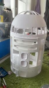 Den er ikke endnu færdig, men jeg synes han er sej nok til å bli med i konkurransen Det er R2D2! (Han er et meget stort projekt)