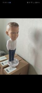 Min søn skal konfirmeres her til April, og i den forbindelse, ville vi lave et 3D print af ham (figur), som skal stå ved hans bord dekoration. Min søn elsker alt ved det kreative ved 3D print, og maler selv de figurer vi får lavet. Men det ville være fantastisk, hvis vi kunne opnå flere farve på et print, da det kan være super frustrerende at alt ikke kan males, som man gerne ville have! Her er den figur som jeg selv er ved at lave til min søn konfirmation. P.s den er slet ikke færdig