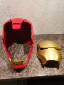 3d printede en ironman maskede forbindelse med fastelavn for min søn. Front og bagside sider fast med magneter. Bag side kan tages af, for at gøre det lettere og tage maske på.
