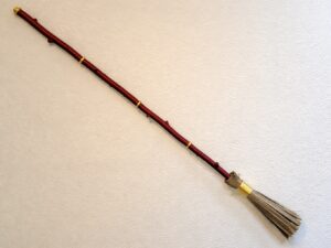 En i min familie skulle til fastelavnsfest og være heks. Men hvorfor købe en kost når man kan lave den selv? Kosten er lavet af pap der er skåret i strimler med hobbykniv. Skaftet er printet i flere dele og med fuzzy skin for at give kosten noget “træ” tekstur.