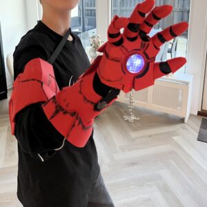 Hej. Mit navn er Alexander og jeg er 12 år gammel. Jeg har lavet en ironman arm, som er bevægelig med lys. Håber I kan lide den ☺️