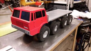 Fjernstyret lastbil i skala 1:12. Ud over metaldele og dæk, så er resten 3D printet.