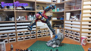 Collectible model af Vi fra Arcane (League of Legends) 3d printet i en blanding af PLA og resin hvorefter den er airbrushet og håndmalet. Modellen er