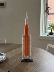 Nasa SLS raketten, som sendte astronauter rundt om månen i april 2026 Printet i PLA på Creality K1C