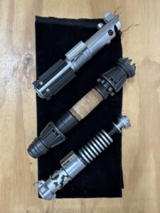 Udover de fræse- og boreskabeloner, som jeg indsendte tidligere, så laver jeg filmrekvisitter, typisk fra Star Wars og BTTF, til mine to drenge på 7 og 11.