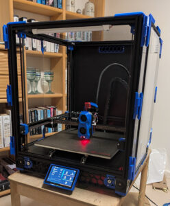 Jeg har printet delene til min Voron 2.4 med Zero-panels. Jeg har brugt sort og blå ABS. Ca 2,5 kg filament i alt.